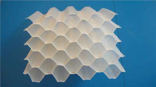 ɽ�|��Cб�ܵĳ����ٶȌ�ˮ�|(zh��)��Ӱ���